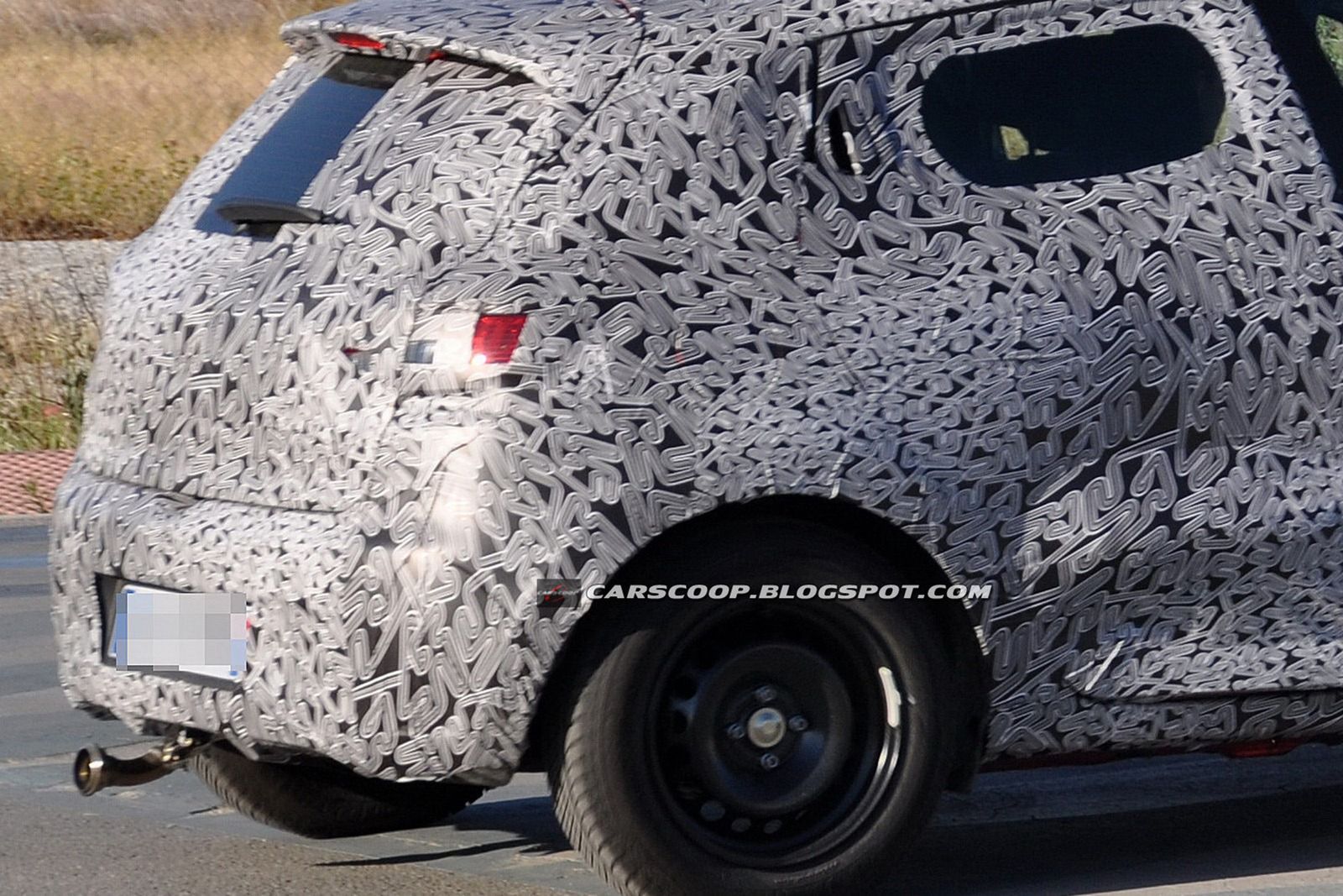 2013 Renault Clio (fot. Carpix via Carscoop)