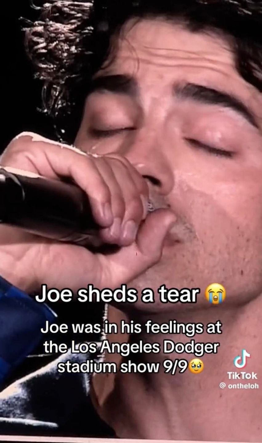 Joe Jonas płacze na koncercie