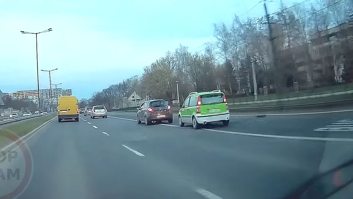 Walka Fiata Pandy i Forda Ka o buspas