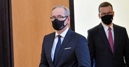 Konferencja premiera. Żółta strefa w całej Polsce. Wraca obowiązek noszenia maseczek w przestrzeni publicznej
