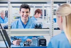 Który technik ma najlepsze perspektywy zarobkowe? Technik elektroniki i informatyki medycznej, BHP, usług kosmetycznych – porównanie zarobków