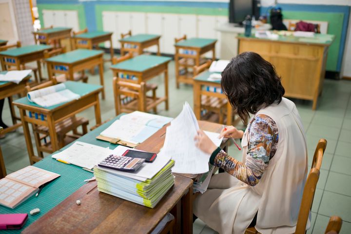 Afonia to zanik głosu, który może pojawić się na przykład u nauczycieli lub lektorów.