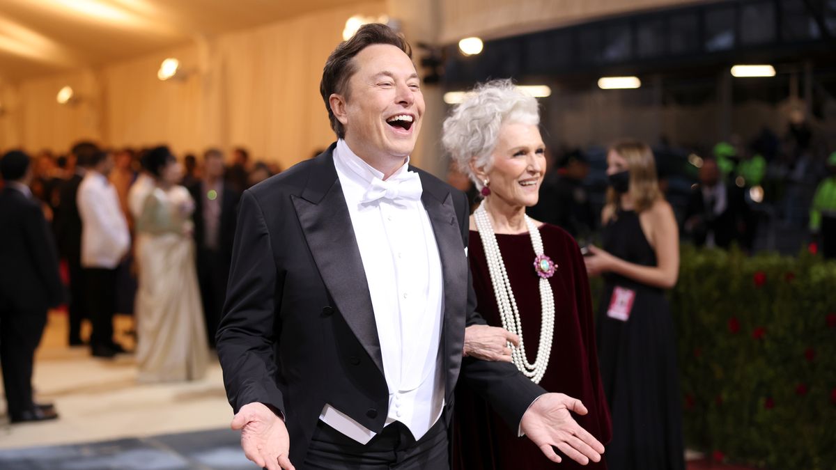 NEW YORK, NEW YORK - MAY 02: Elon Musk and Maye Musk attend The 2022 Met Gala Celebrating "In America: An Anthology of Fashion" at The Metropolitan Museum of Art on May 02, 2022 in New York City. (Photo by John Shearer/Getty Images)