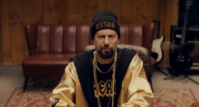 Szymon Majewski i beatboxer Dharni w studiu nagraniowym reklamują Plus Mix (wideo)