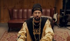 Szymon Majewski i beatboxer Dharni w studiu nagraniowym reklamują Plus Mix (wideo)