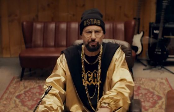 Szymon Majewski i beatboxer Dharni w studiu nagraniowym reklamują Plus Mix (wideo)