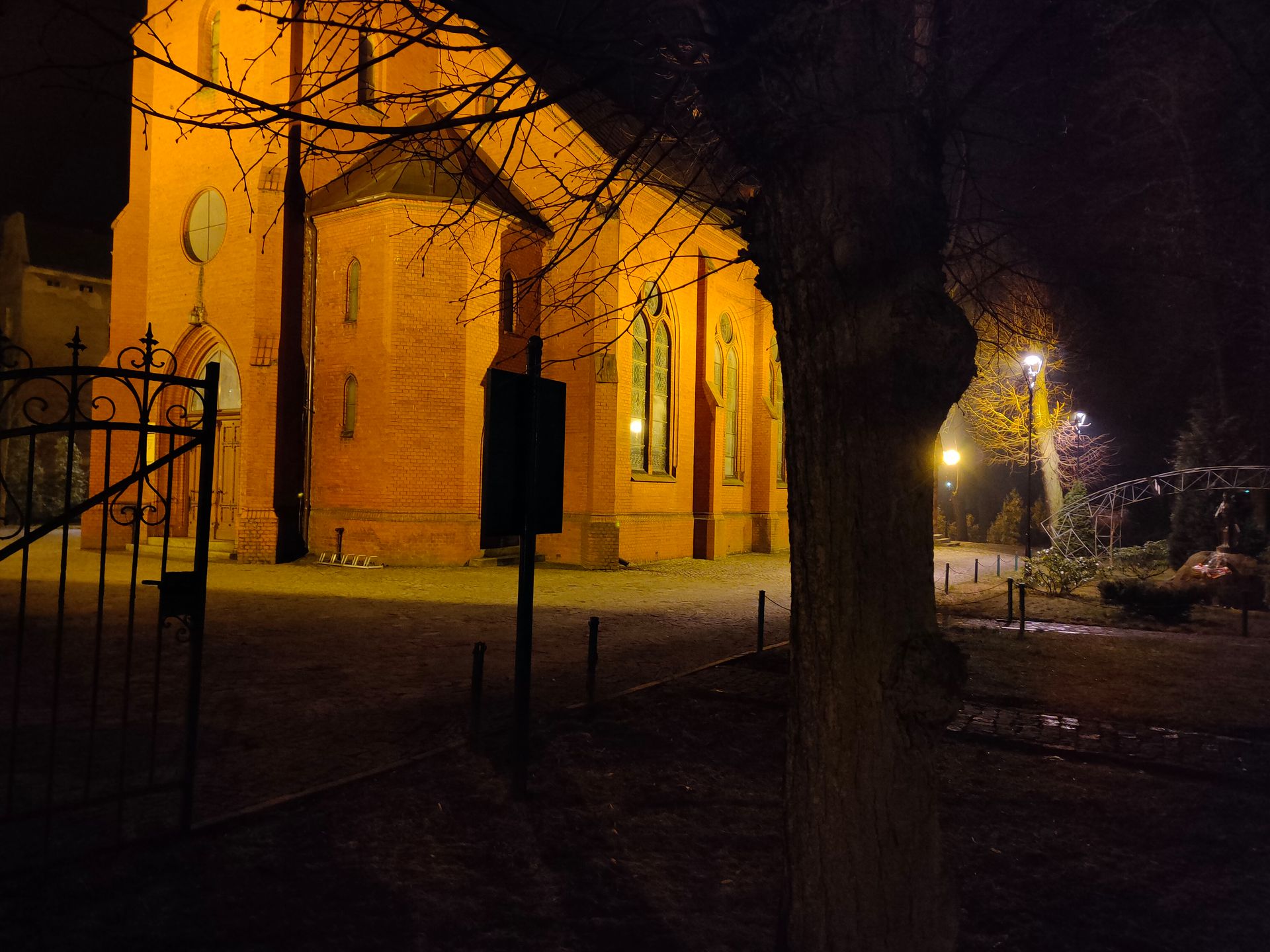 Test najtańszego smartfonu z aparatem 108 Mpix. realme 8 Pro spełnia swoje obietnice 33