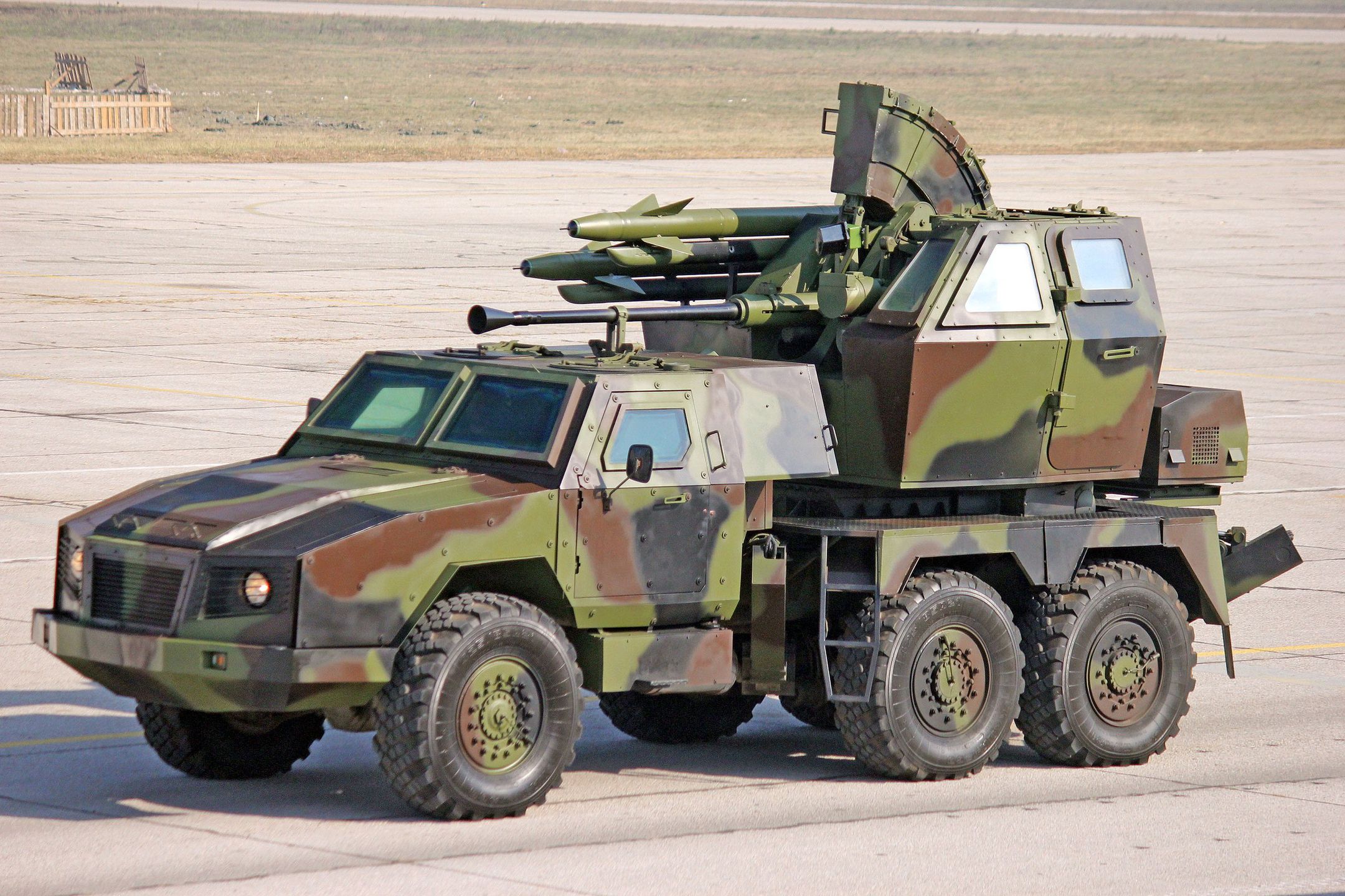PASARS-16 uzbrojony w armatę automatyczną Bofors kal. 40 mm