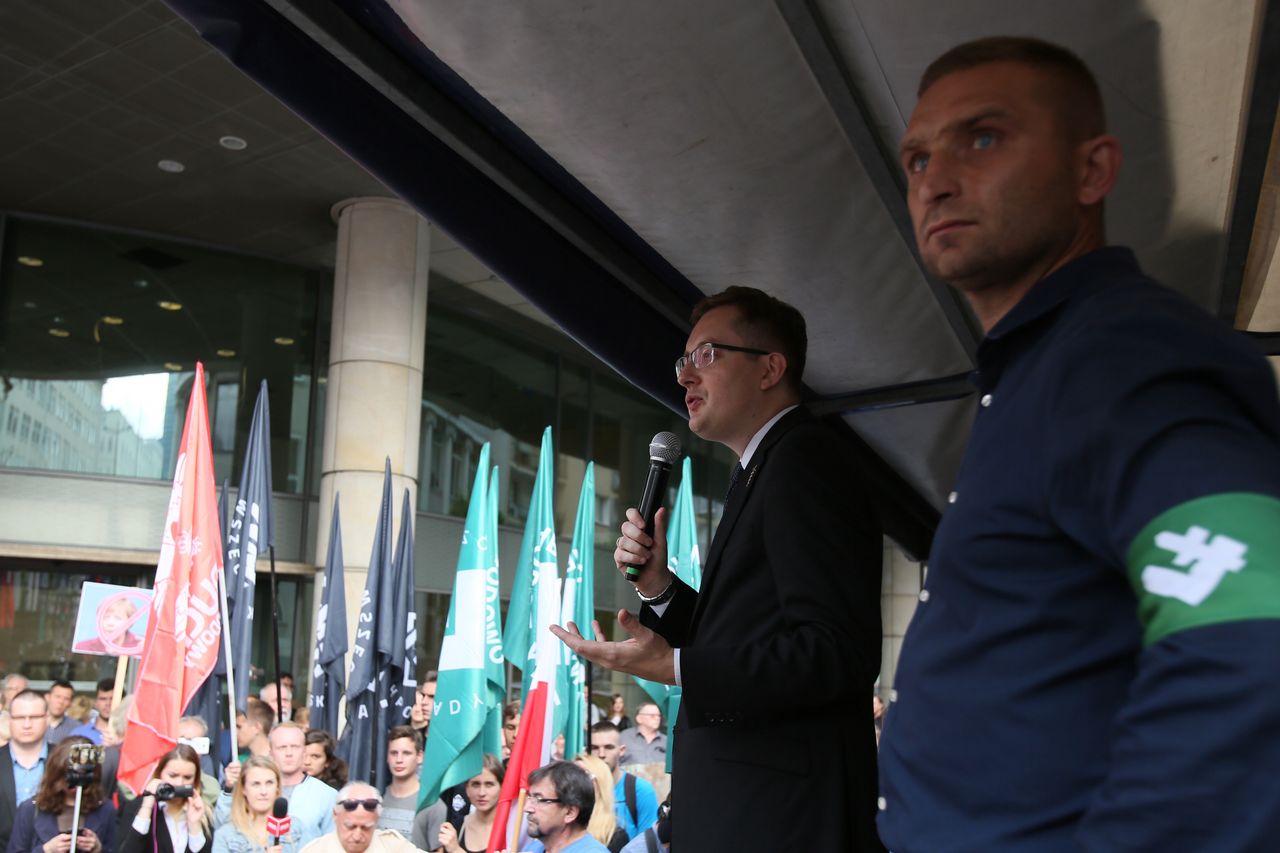 Robert Winnicki i Robert Bąkiewicz (wtedy jeszcze w ONR) podczas manifestacji 