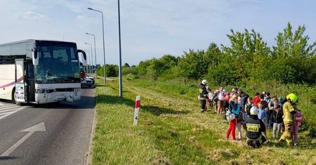 Wypadek w Końskich. W autobusie były dzieci