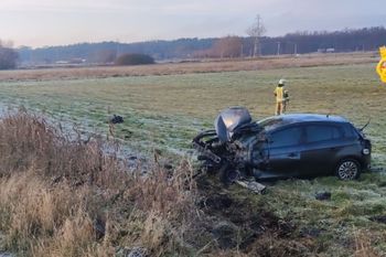 Witnica: Kierująca fiatem wjechała wprost pod pociąg. Lądował śmigłowiec LPR