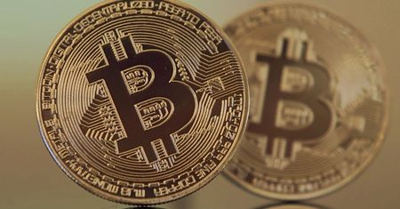 Bitcoin z siódemką z przodu