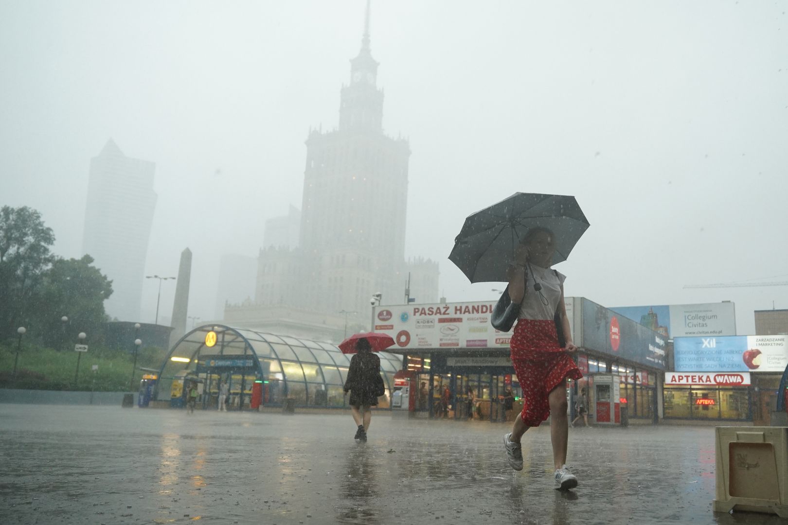 Pogoda. Poniedziałek pochmurny, przelotnie popada. W nocy nawet 0 stopni