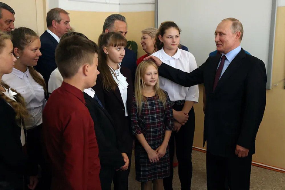 Rosja stawia na intensywnie patriotyczne wychowanie w szkołach. Źródło: Getty Images, fot: Mikhail Svetlov