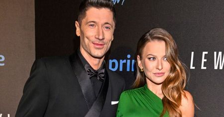 Anna i Robert Lewandowscy na wspólnym zdjęciu. Uroczy moment uchwyciła Laura. Dobry z niej fotograf? (FOTO)