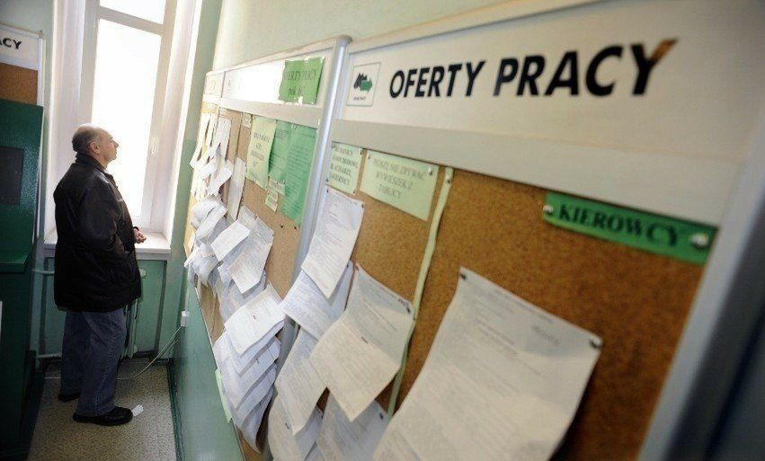 Zmiany na rynku pracy - bezrobocie rośnie, liczba ofert pracy spada