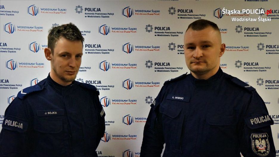 Radlin. Policjanci wraz z sąsiadami uratowali desperata.