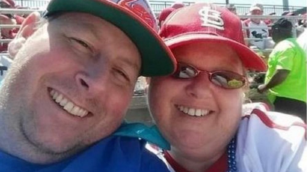 Małżeństwo z USA wierzyło w teorie spiskowe dotyczące koronawirusa