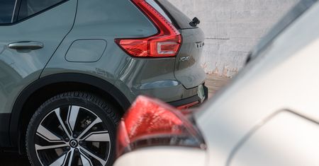 Używany SUV premium zamiast nowego "chińczyka". Co da się znaleźć na OTOMOTO?
