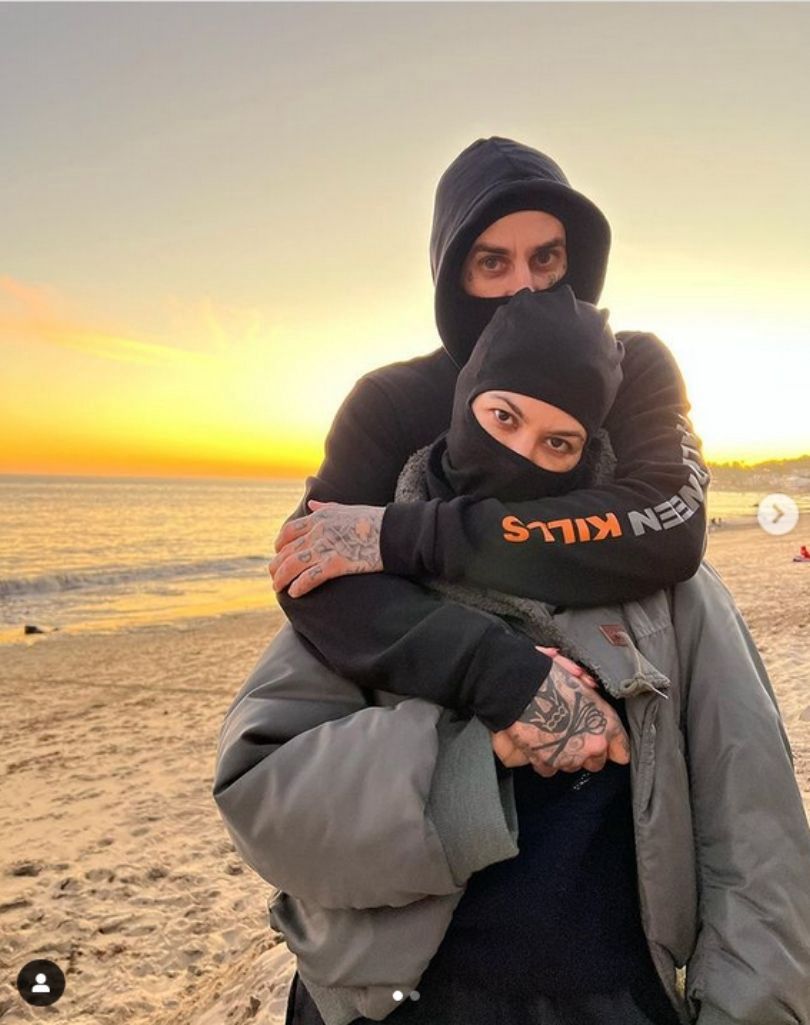 Travis Barker pokazał wnętrza posiadłości w Calabasas