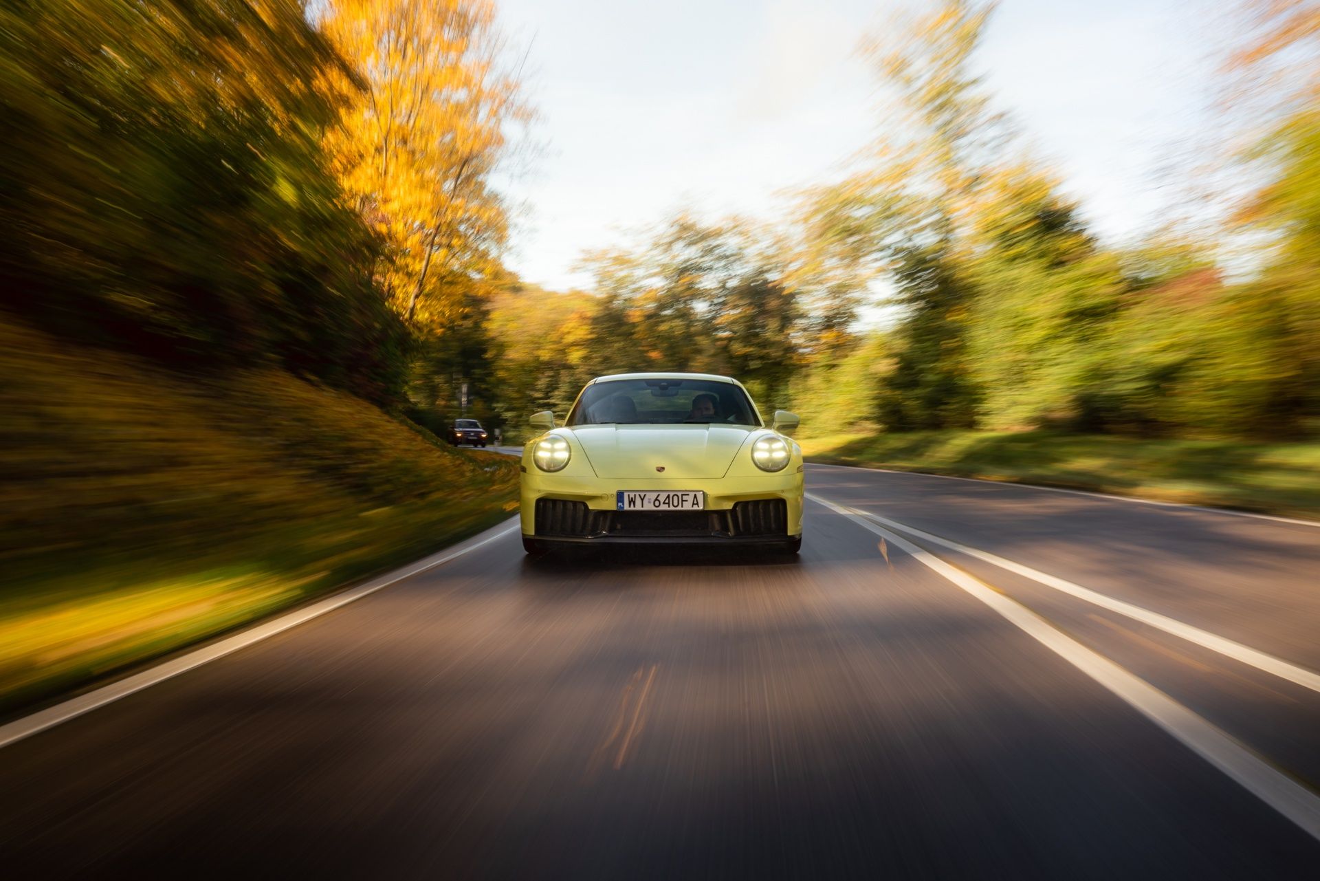Porsche 918 Spyder vs Porsche 911 Carrera 4 GTS