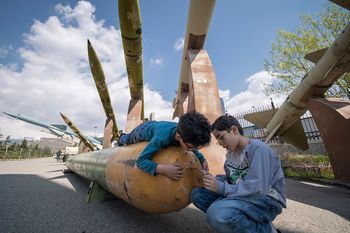 Iran rekrutuje 12-latków. Widziano dzieci z karabinami szturmowymi