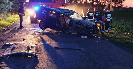 Koszmar na drodze w Pyrzycach. Kierowcę aż wyrzuciło z auta