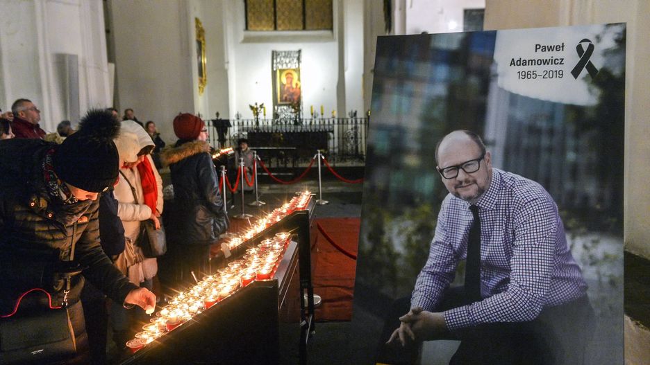 Paweł Adamowicz zmarł 14 stycznia 2019 roku. Na pogrzebie żegnały go tysiące mieszkańców