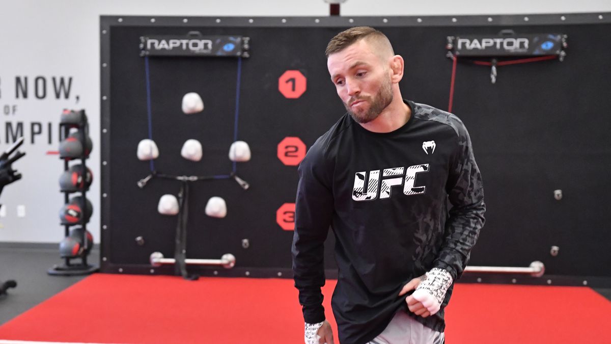 LAS VEGAS, NEVADA - OCTOBER 09:  Tim Elliott warms up backstage during the UFC Fight Night event at UFC APEX on October 09, 2021 in Las Vegas, Nevada. (Photo by Mike Roach/Zuffa LLC)