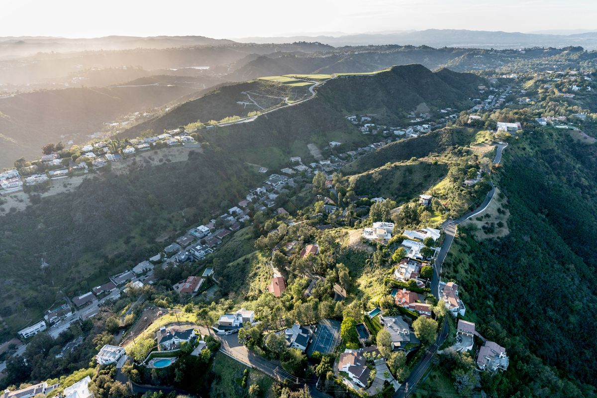 Domy na przedmieściach Los Angeles - Stany Zjednoczone są jednym z najpopularniejszych krajów, w których milionerzy inwestują w nieruchomości