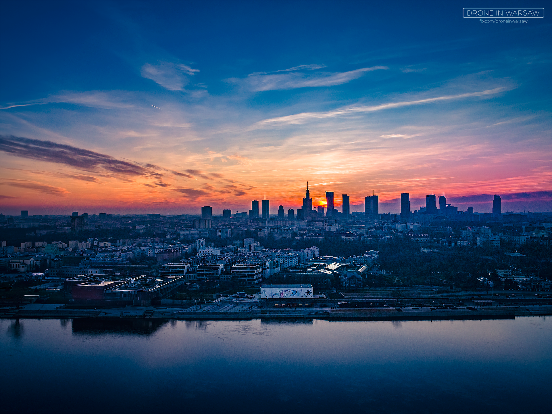 Warszawa z lotu ptaka wygląda przepięknie. Poznajcie wizję Drone in Warsaw 4
