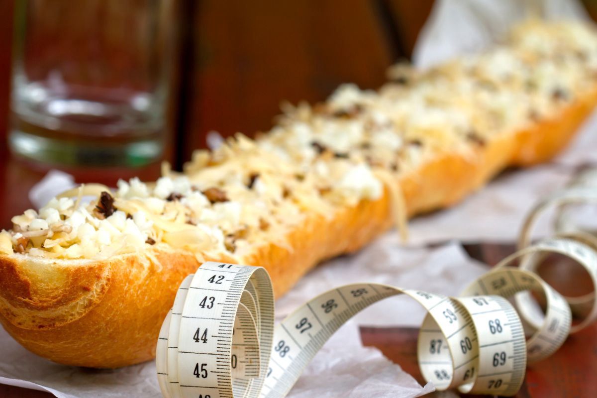 Zapiekanka z pieczarkami  - Pyszności