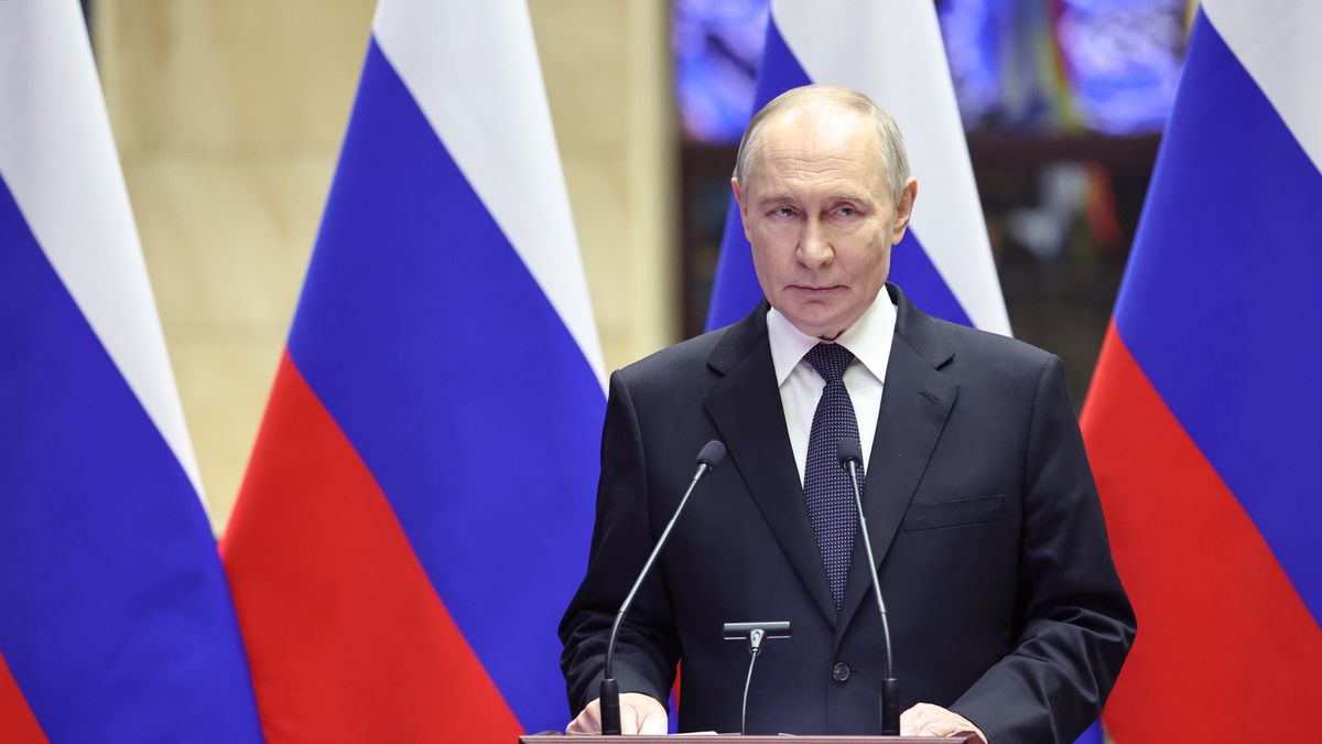 Russian President Vladimir Putin speaks during a ceremony awarding military personnel with Gold Star medals of the Heroes of Russia following an expanded meeting of the Defence Ministry Board at the National Defence Control Centre in Moscow, Russia, 17 December 2025. EPA/ALEXANDER KAZAKOV / SPUTNIK / KREMLIN POOL MANDATORY CREDIT Dostawca: PAP/EPA.