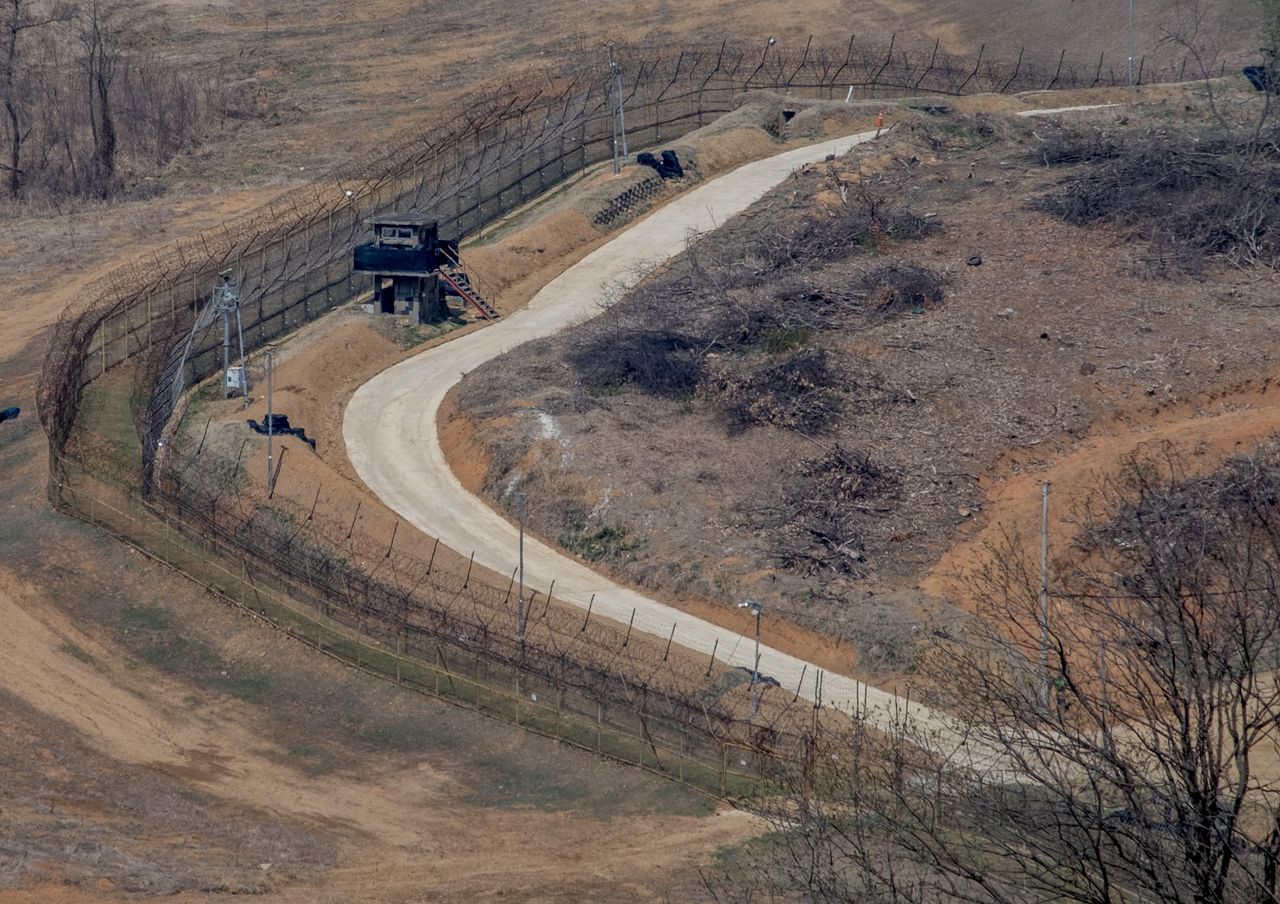 Korea Płn. buduje umocnienia przy granicy. Seul grozi "miażdżącą reakcją"
