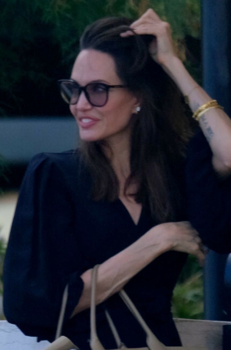 Angelina Jolie podróżuje wodną taksówką po Wenecji w towarzystwie Shiloh