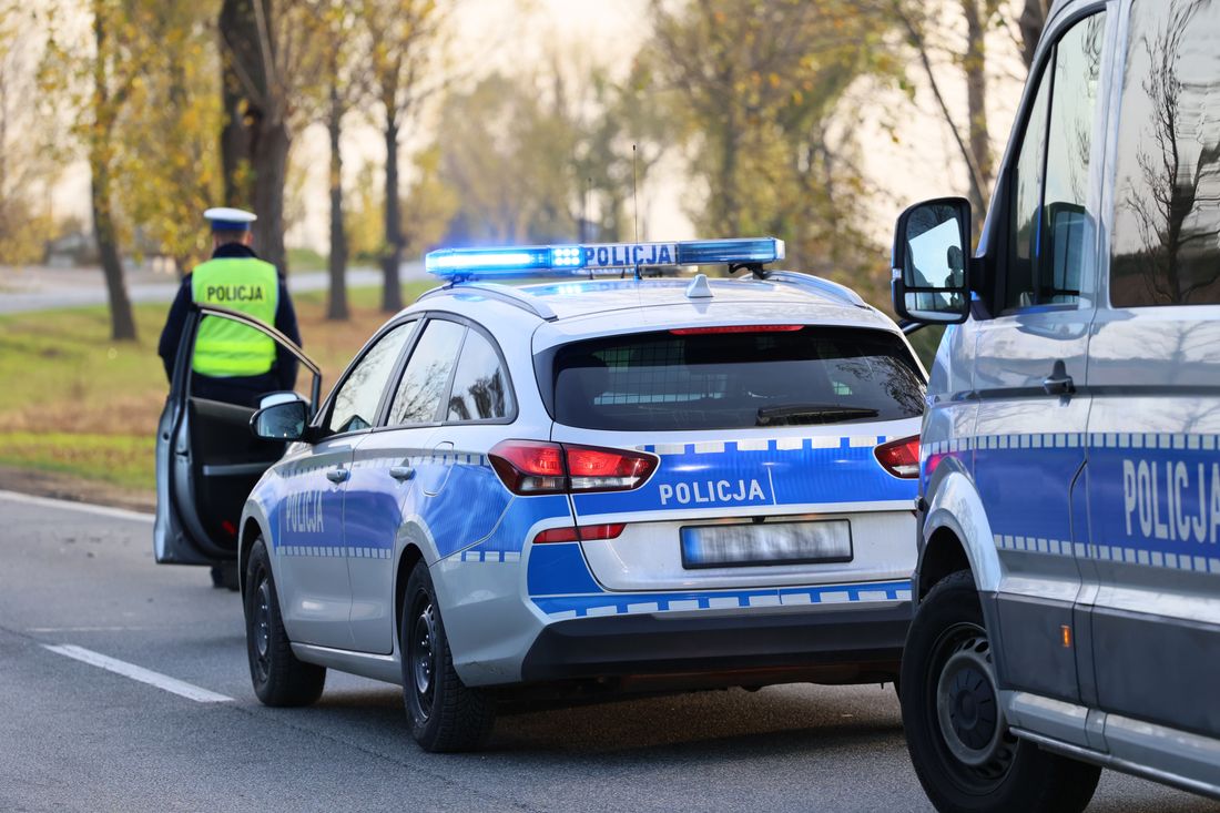 Zderzenie Chevroleta z ciężarówką w Kobylanach. 19-latek trafił do szpitala