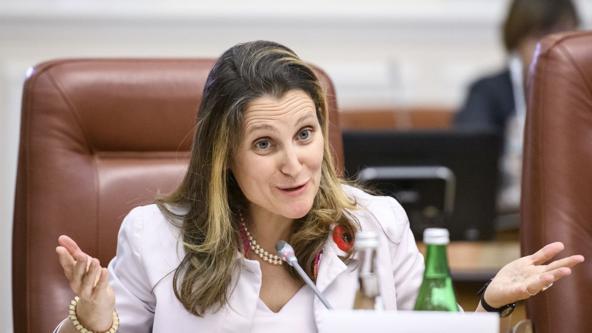 Na zdjęciu Chrystia Freeland w trakcie wizyty w Kijowie w 2019 roku