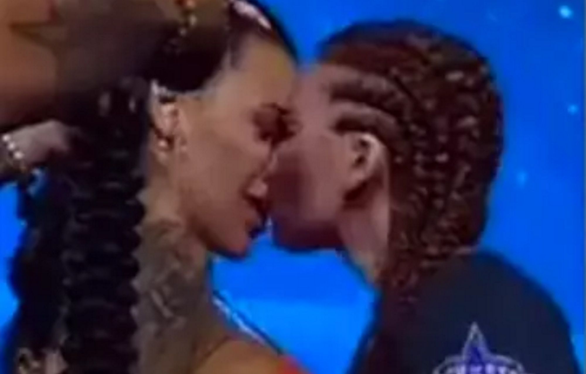 Wideo z fighterkami stało się hitem