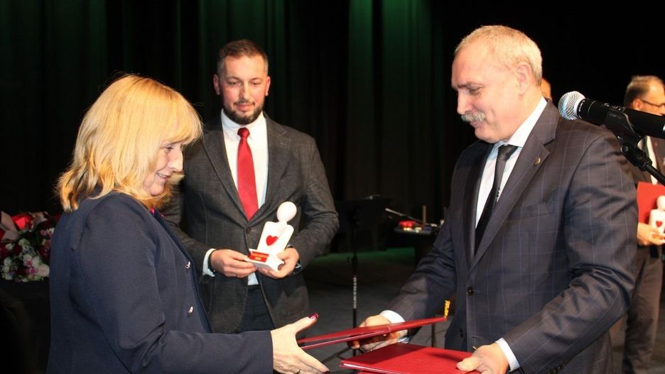 Andrzej Barszcz, dyrektor MOPS w Radomsku  (na zdj. podczas miejskich obchodów Dnia Pracownika Socjalnego) zdobył Tytuł Pracownika Pomocy Społecznej Roku 2025 w województwie łódzkim