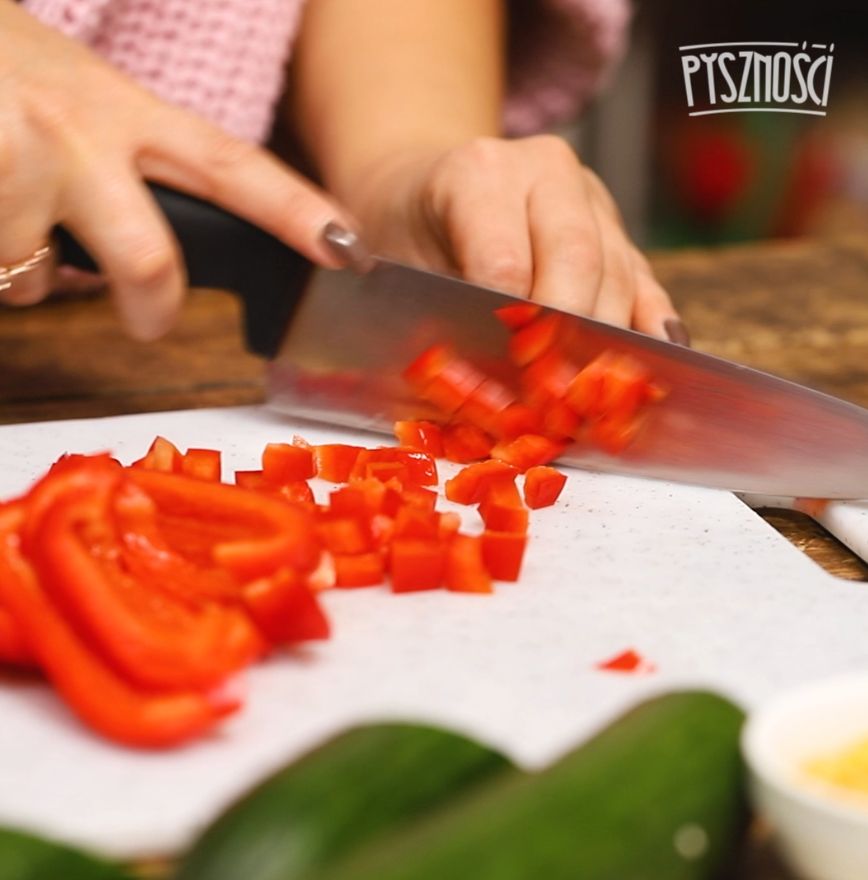 Tortellini and bell pepper salad