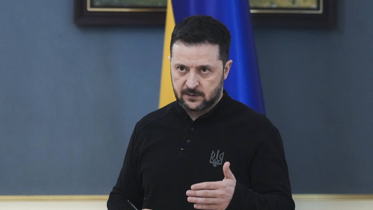 Ukraine's President Zelensky holds press conference in Kyiv
epa11995426 Ukrainian President Volodymyr Zelensky addresses a press conference in Kyiv, Ukraine, 28 March 2025. Zelensky informed journalists about the key topics of the 'Coalition of the Willing' summit on peace and security for Ukraine, which was held in Paris.  EPA/STRINGER 
Dostawca: PAP/EPA.
STRINGER
ukraine, war, conflict, press, conference, presser, head of state