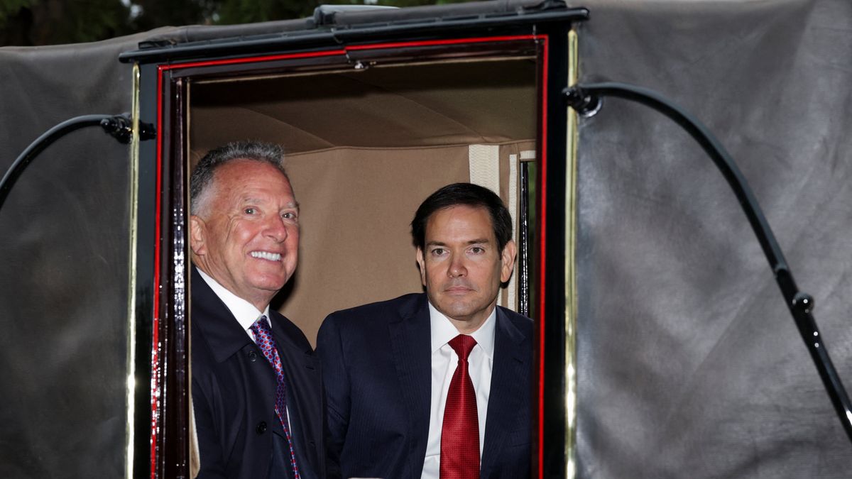 UK Hosts President Trump And First Lady Melania Trump For State Visit - Day Two
WINDSOR, ENGLAND - SEPTEMBER 17: U.S. Secretary of State Marco Rubio (R), and White House Special Envoy Steve Witkoff ride in a carriage during a procession through Windsor Castle during the state visit by the President of the United States of America on September 17, 2025 in Windsor, England. (Photo by Toby Melville - WPA Pool/Getty Images)
WPA Pool