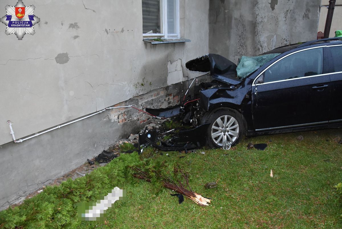 Pijany kierowca wjechał w ścianę budynku