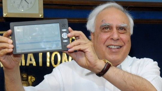 Wyjątkowo tani tablet Hindusów już gotowy. Ile kosztuje? 1