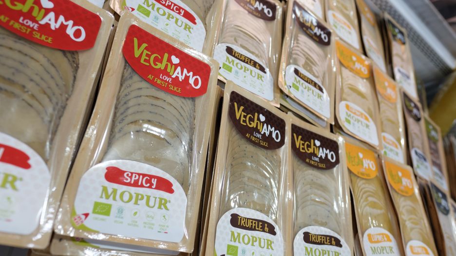 Polacy coraz chętniej spoglądają na żywność wegańską i wegetariańską