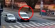 82-latka bezwładnie upadła na chodniku w Bydgoszczy. Policjanci ruszyli na ratunek