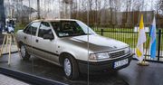 Jan Paweł II. Czy jego stary opel jest relikwią? Ksiądz zaprzecza