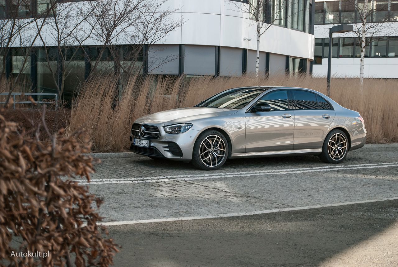 Test: Mercedes E 300 de po liftingu - nowe opakowanie, pod skórą bez zmian