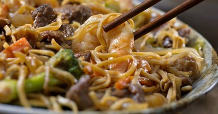 Chow mein – co to jest?