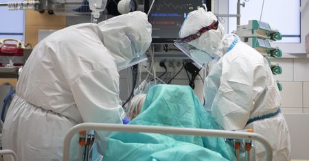 Brakuje medyków w szpitalu tymczasowym na Ursynowie. Wojewoda chce oddelegować tam lekarzy i pielęgniarki